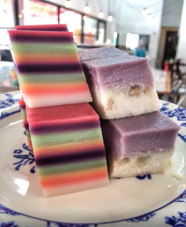 SahiraIzhar_'s tweet photo. Untuk korang penggemar kuih muih ! Jom minum petang di #FeiDanAli Subang ni ! https://t.co/yanfDXwbqe