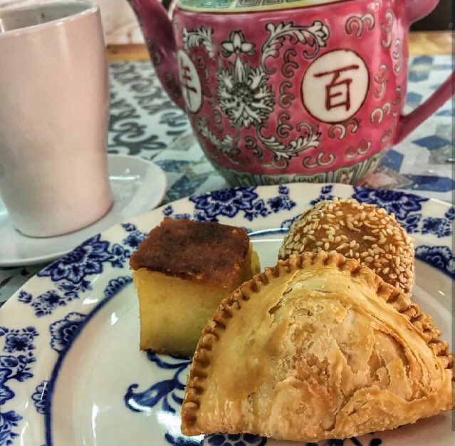 SahiraIzhar_'s tweet photo. Untuk korang penggemar kuih muih ! Jom minum petang di #FeiDanAli Subang ni ! https://t.co/yanfDXwbqe