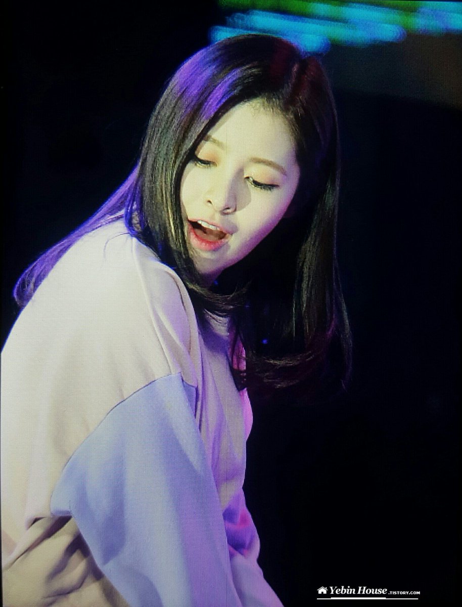 yebinhouse's tweet photo. 161125 다이아 예빈 푸른별 콘서트 프리뷰

#DIA #백예빈 @dia_official 

무대만 봐서 너무나 아쉬웠던😂😂😂
다음에 보자 :) https://t.co/h3jQnzQxuR