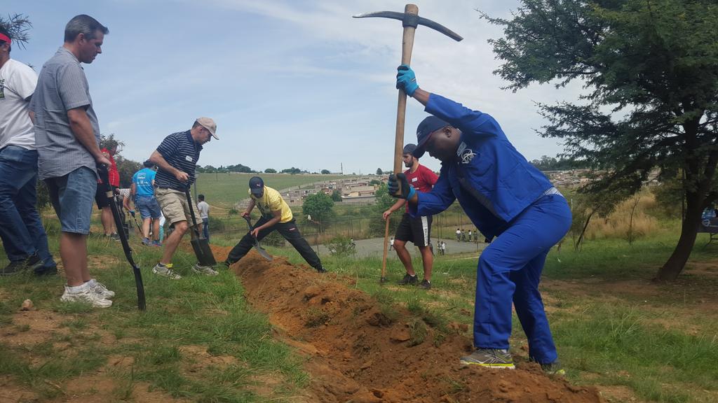greenbeings_sa's tweet photo. @Vodacom working hard to create swales at our #cosmocity school West Primary. Yay for sunshine. @MyBetterSA https://t.co/7LZhUbZ6PP