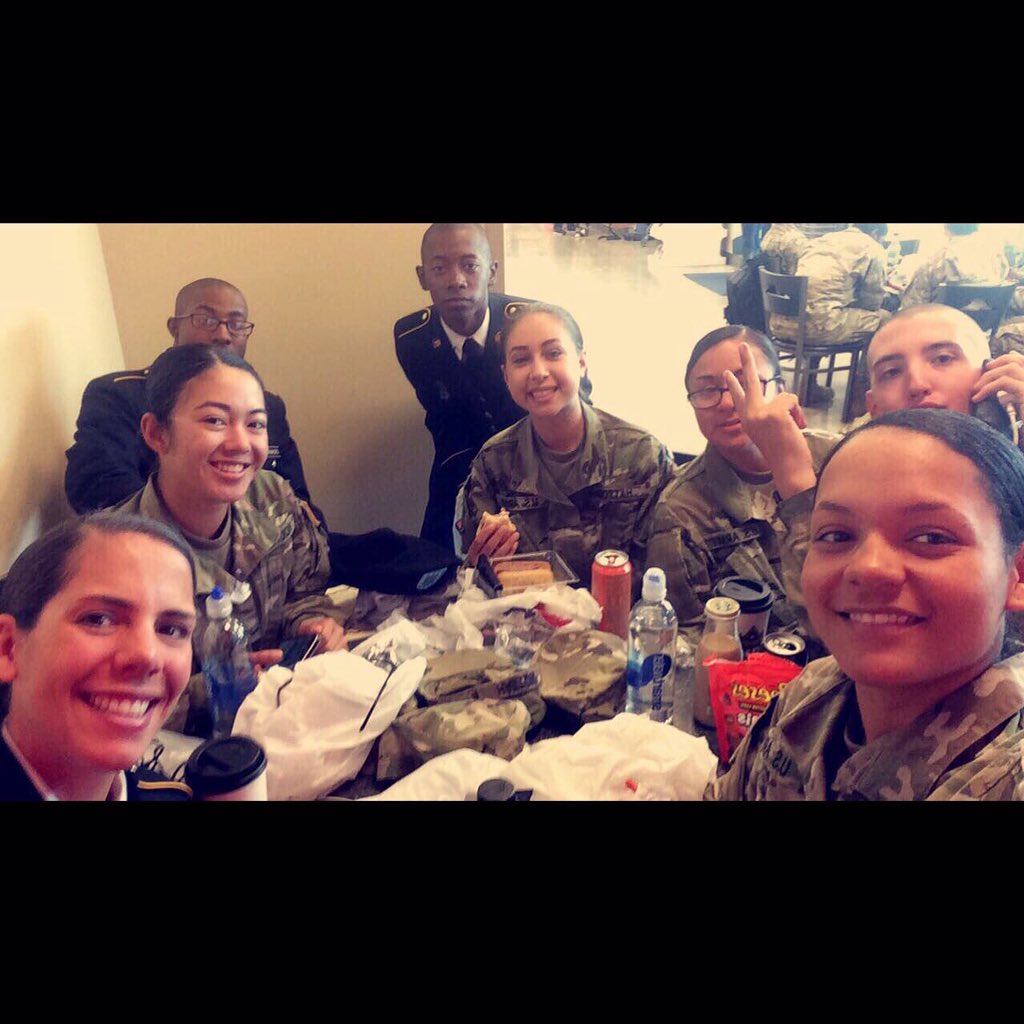 HannahHatton42_'s tweet photo. Happy Thanksgiving from us at Ft. Sill 💕 https://t.co/LR4WJ7Qhcr