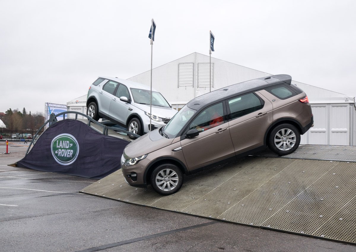 POLOinen's tweet photo. #Auto2016 sunnuntai blogissa nyt ➡️ https://t.co/ubqShV4D8h Aiheina #Opel #OnStar, #LandRover urbaani kukkula ja #SeatAteca värianalyysi 😊 https://t.co/3adXxl3Sje