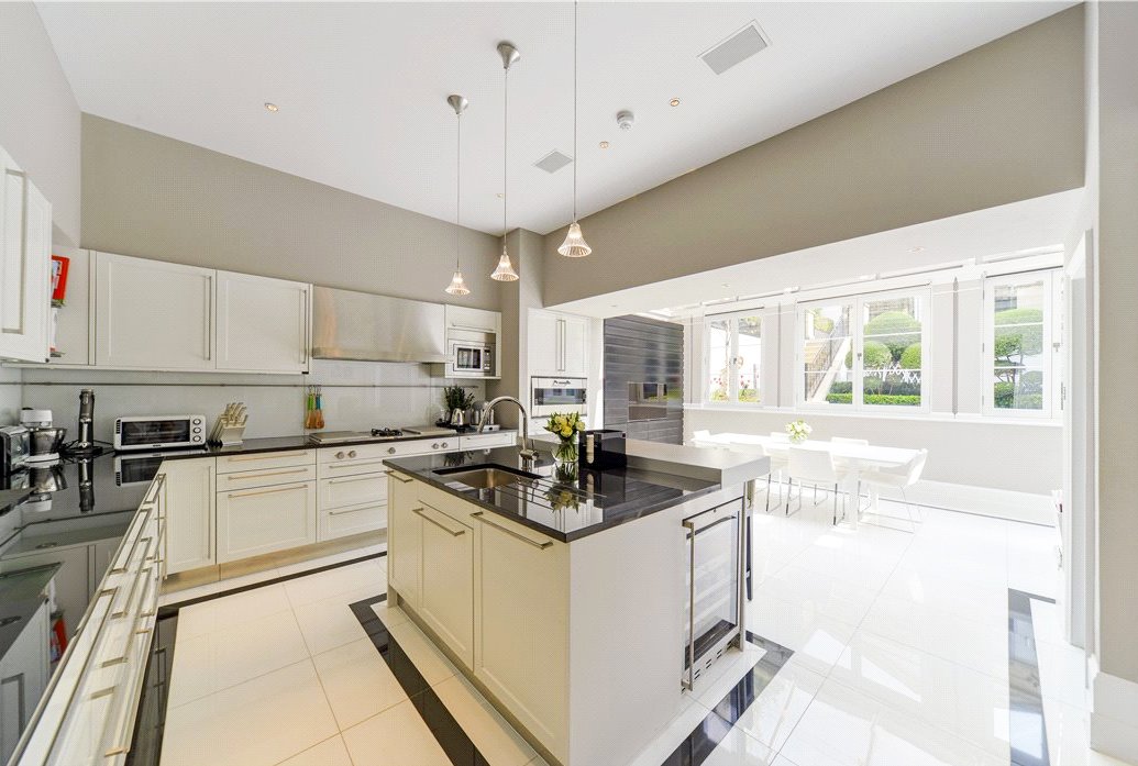 knightfrank's tweet photo. A #stunning 5-bed #property in #Chelsea that overlooks the #garden, perfect for #entertaining. https://t.co/0BEwijoSUv #KFPrivateView https://t.co/4UYs9FQsZo