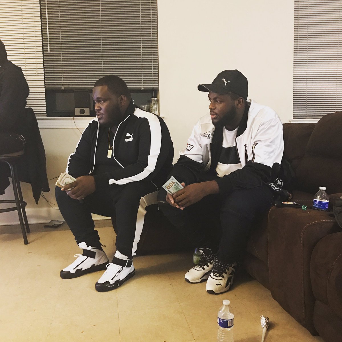 bankroll_belly's tweet photo. Talking Bout More Money With Bro #MajorMovesOnTheWay https://t.co/YYaf4OrVrd