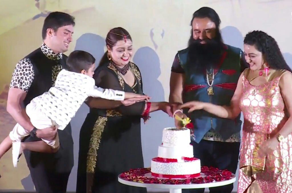 sandhya84884738's tweet photo. Heartiest congratulations 2 everyone on D grand success of lion heart
#Celebrating50Days https://t.co/jwd9bnewSE
