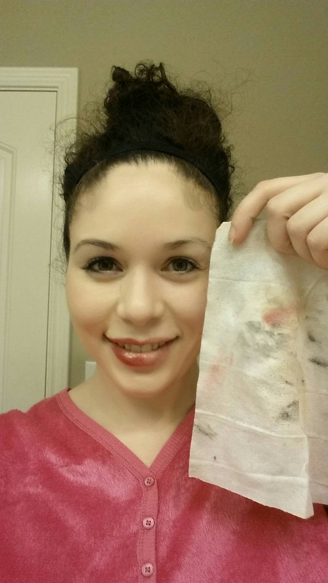 chalantal's tweet image. #love #makeup4makeup @SimpleSkincare Simple Skincare gets #everythingoff even #waterproof #tough can be #gentle too #cozyvoxbox #influenster