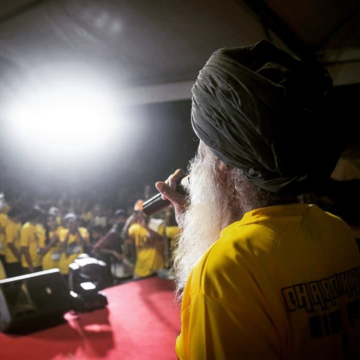 ChardikalaRun's tweet photo. #ChardikalaRun #FridayFallback to when #FaujaSingh tool the stage! Come join #CKRun2017 now @ https://t.co/1EpEb2Bs5c https://t.co/DzJEZlghWo