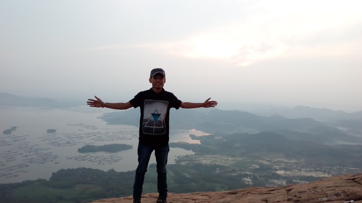 Boby17c's tweet photo. #mytrip_myedventure 
#MTLembu
#PURWAKARTA 
#exploregunung
#inilahsurgakecildipurwakarta https://t.co/tYRYC6z1Bu