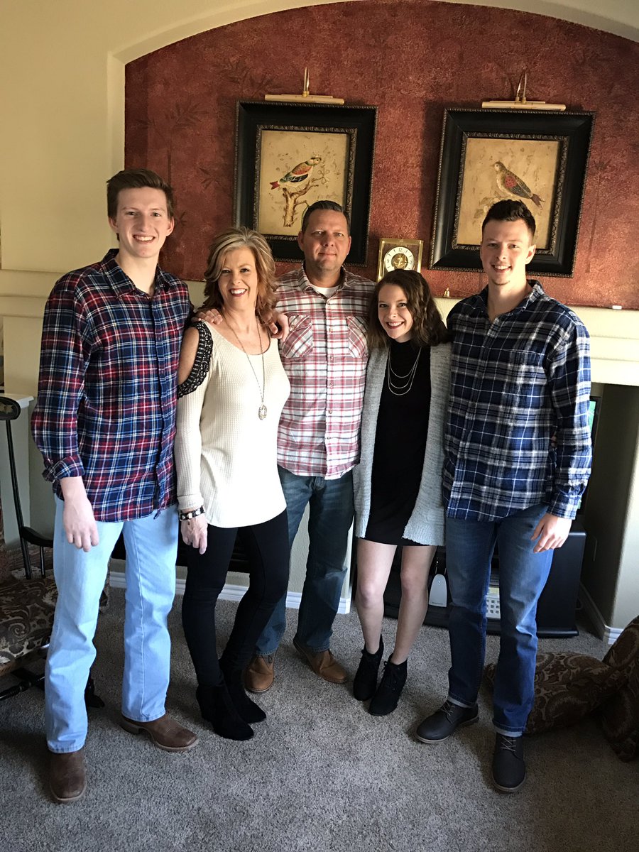 Thankful for the family😩