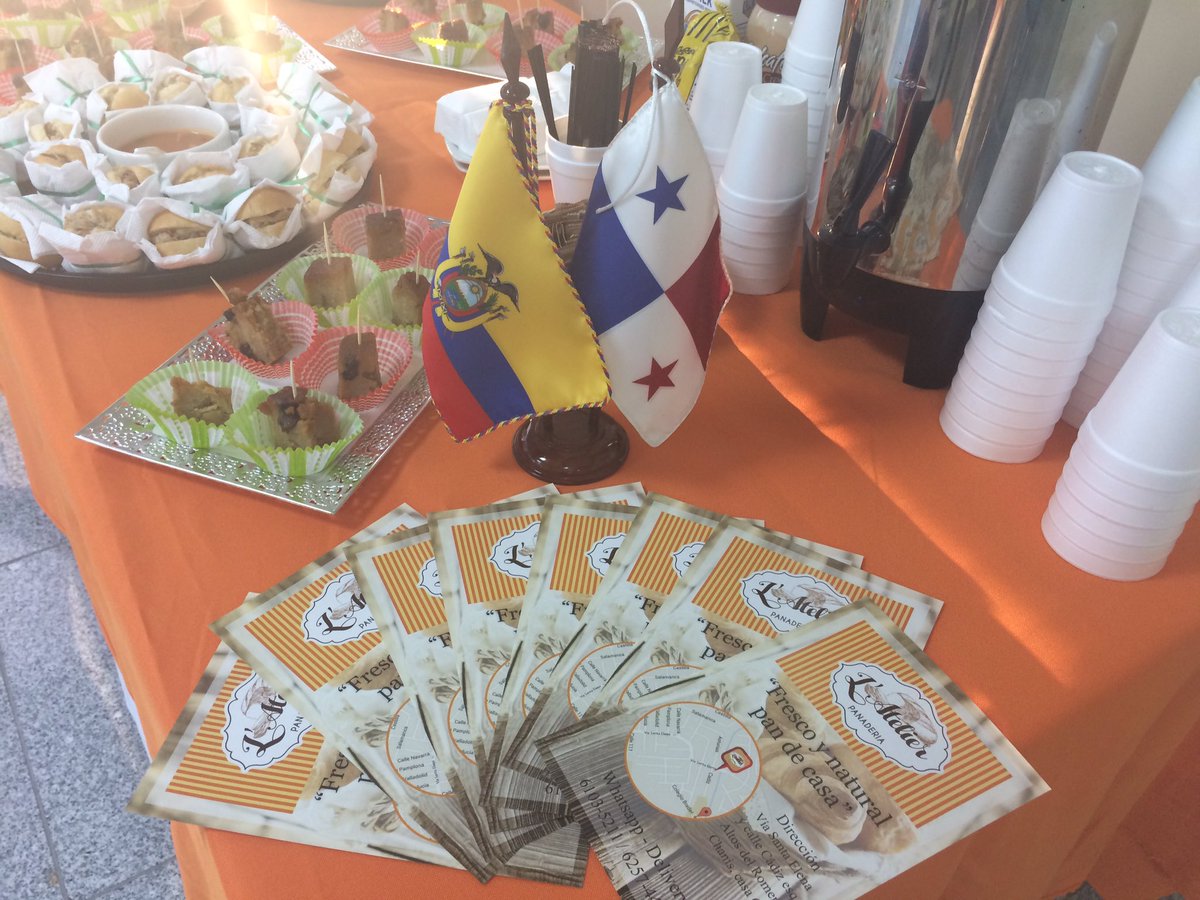atelierpanader1's tweet photo. Apoyando en él evento de la embajada de Ecuador en Panamá 
🇪🇨🇵🇦 #ecuador #panama #gastronomia #sanduchedepernil #tradicion #pty #507 https://t.co/GCsVzgZHu6