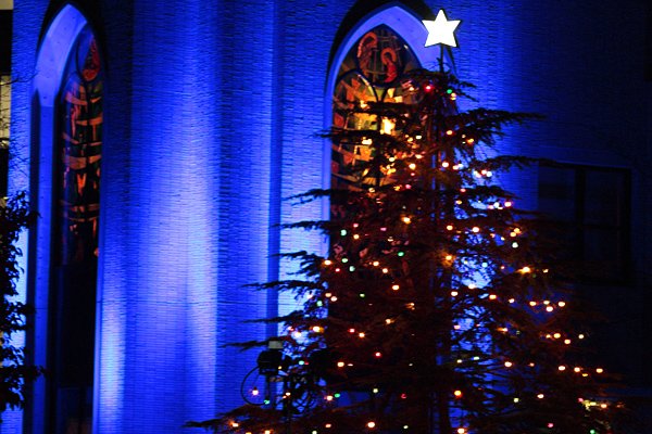 青学イベント情報局 今日 クリスマスツリー点火祭 青山キャンパスは17 50 18 30 相模原キャンパスは16 40 17 からです 相模原ではプロジェクションマッピングも見れますよ