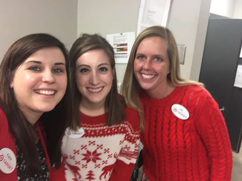 Black Friday selfie!! <a href="/katie_konopasek/">Katie Zila</a> <a href="/jessicatejral/">Jessica Tejral</a> <a href="/dunlap_jen/">jen dunlap</a>