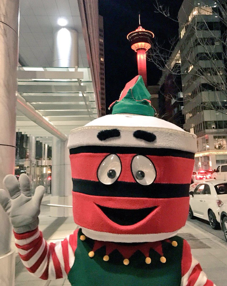 Zapper86's tweet photo. #SeeFar Citing tonight at the @COREshopping for the Find Christmas event supporting @RESOLVEyyc with @CTVStanfield @TheCalgaryTower https://t.co/VY0kWd8mTF