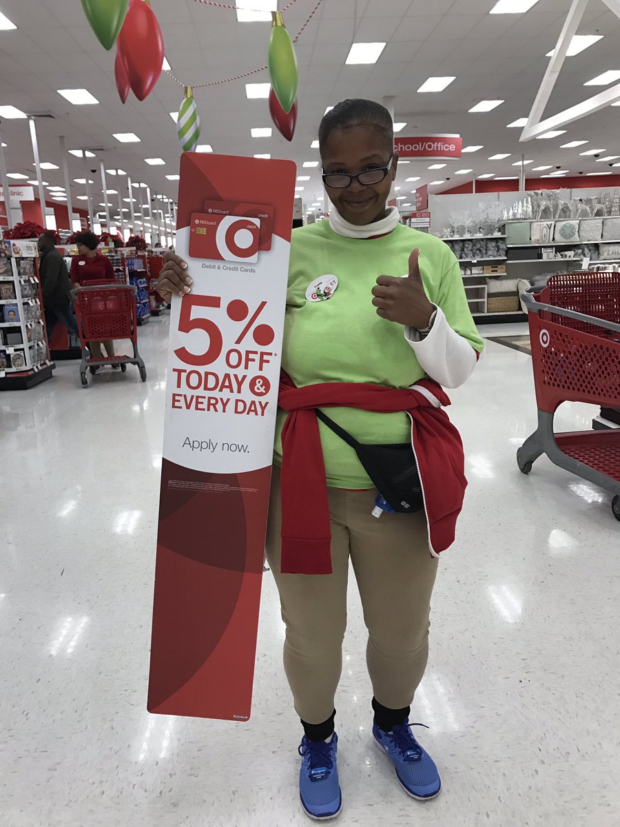 the_bri_mac's tweet photo. Miss Yvette rocked it as an LSA and saving our guests 5% tonight! The MM is thankful for Miss Yvette! https://t.co/g4bRCInYhi
