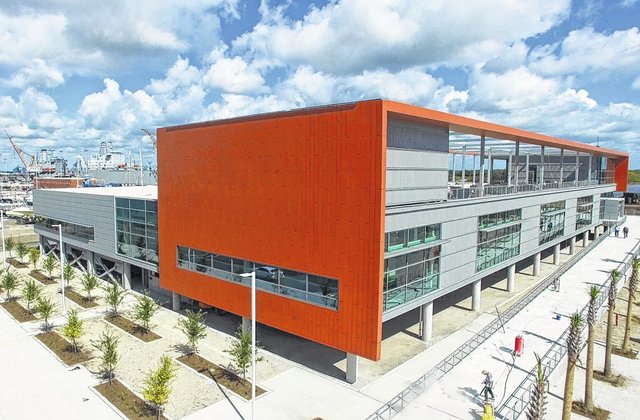 BuildUsingSteel's tweet photo. The stylish new steel building on @ClemsonUniv's North Charleston campus will fuel growing local industries. #BuildU https://t.co/HRZxPpliwO https://t.co/KVkuUat3tl