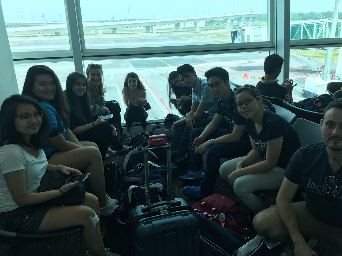 dearECiM's tweet photo. Reading the departure board @EpsomCollegeMY #GTLF2016 #wearereaders #redbustour #ecimlittrip https://t.co/BocCHQ0fOx