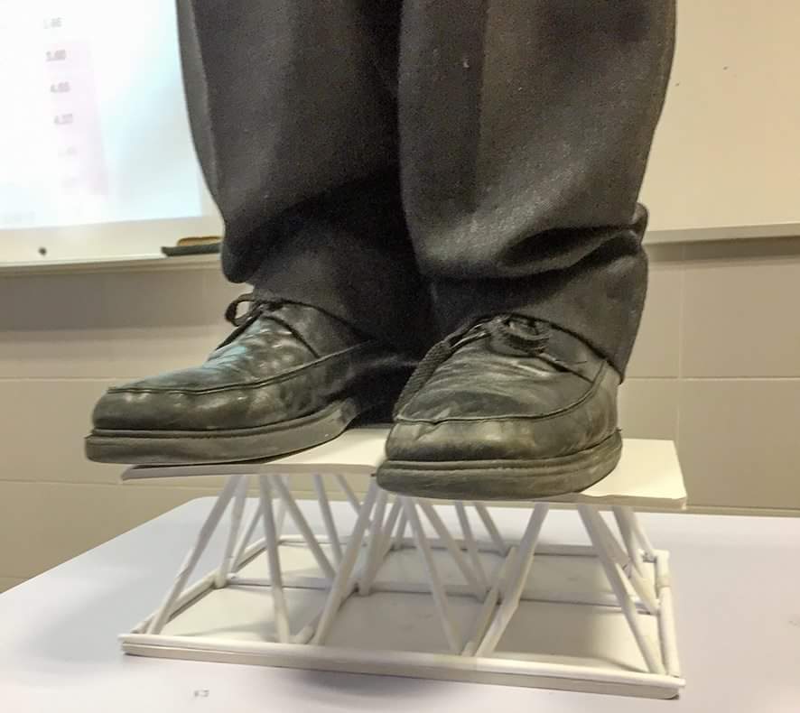 raulmirandal's tweet photo. #ProyectoEstructuras
Se van entregando las primeras y tienen muy buena pinta. Ahora sí que entendemos el poder de una estructura triangulada https://t.co/c1vRiZMxCu