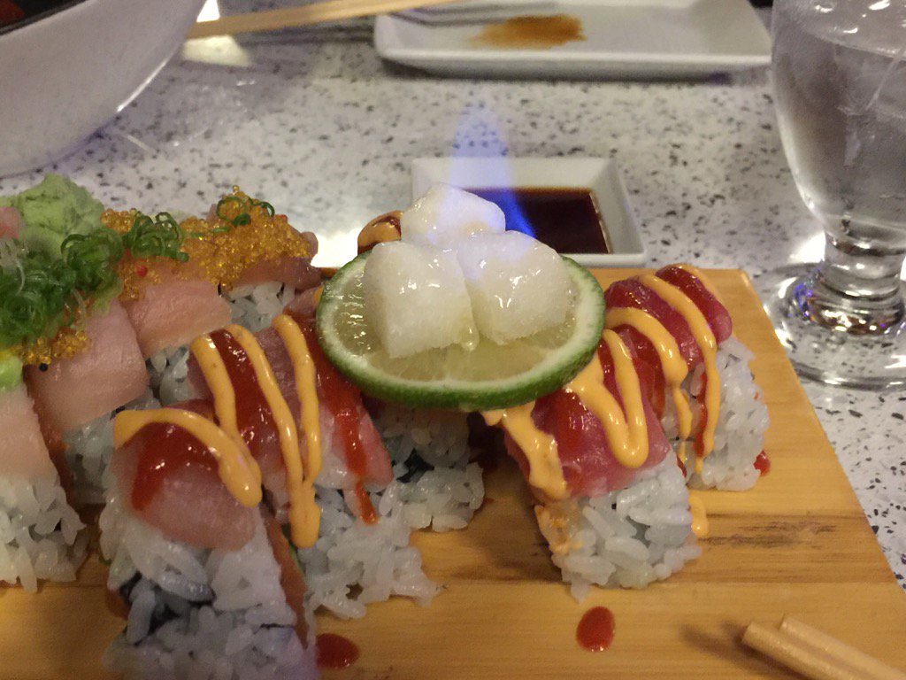 LAFoodClub's tweet photo. Sushi in Seattle! #Seattle #eat https://t.co/M2iWTFLZP4