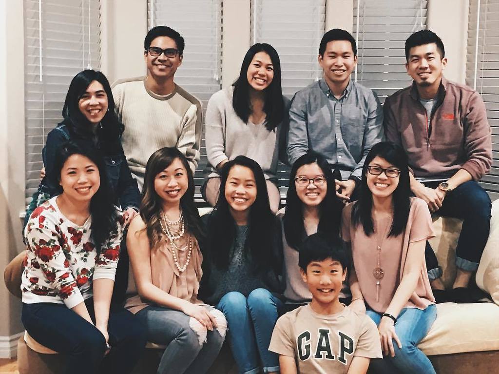 _AnthonyLee_'s tweet photo. Obligatory family photo on thanksgiving. 🦃😏 #missingafewtho https://t.co/RxGuKsk6OP https://t.co/crKvpRTBva