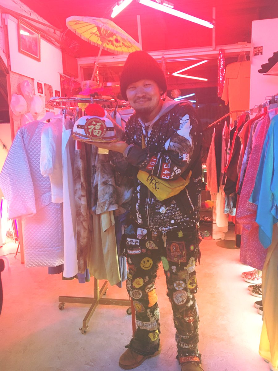 The 光 Twitter પર ごっちゃん参上 高円寺キタコレビルの はやとちりさんというお店をされおり 当店でおとり扱いさせていただいてる ラッキー大吉さんの作者です ピンク に発光しちゃった今夜はどついたるねんさん大阪gigだよマンモスヤッピー The 光 Twitter પર ごっちゃん参上 高円寺キタコレビルの はやとちりさんというお店をされおり 当店でおとり扱いさせていただいてる ラッキー大吉さんの作者です ピンク に発光しちゃった今夜はどついたるねんさん大阪gigだよマンモスヤッピー