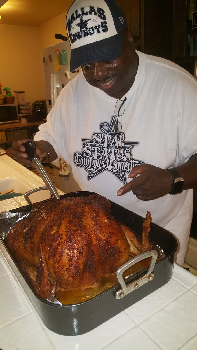BobbyVann4's tweet photo. Bobby Vann's tail gate thanksgiving dinner after the Dallas Cowboys win https://t.co/QbN7Dm24KJ
