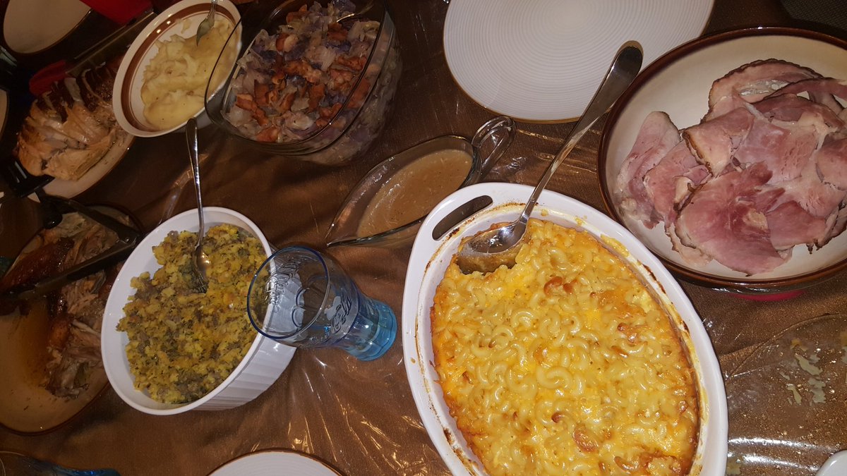 BobbyVann4's tweet photo. Bobby Vann's tail gate thanksgiving dinner after the Dallas Cowboys win https://t.co/QbN7Dm24KJ