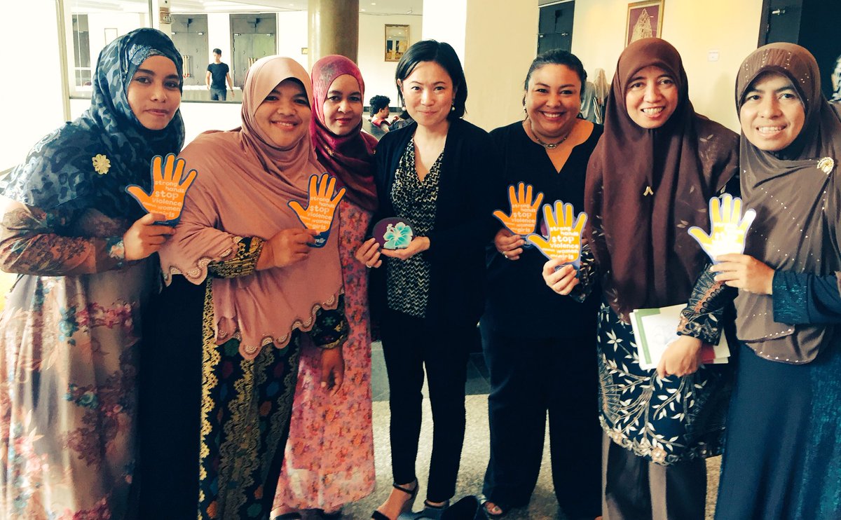 unwomenasia's tweet photo. Consotium of #Thailand Southern Border Provinces' women for #peace joins Intl Day for #EVAW https://t.co/fSVuhCrVfu #16days #Orangeyourworld https://t.co/WVS3dtBGk2