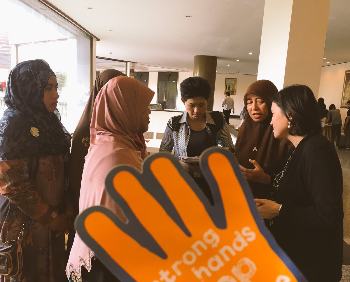 unwomenasia's tweet photo. Consotium of #Thailand Southern Border Provinces' women for #peace joins Intl Day for #EVAW https://t.co/fSVuhCrVfu #16days #Orangeyourworld https://t.co/WVS3dtBGk2