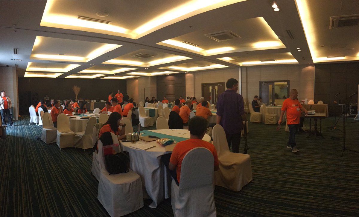 COMELEC's tweet photo. A sea of orange here as participants arrive for the #GAD lecture and #MOVECOMELEC launch @GAD_comelec https://t.co/1mMv8IChp0