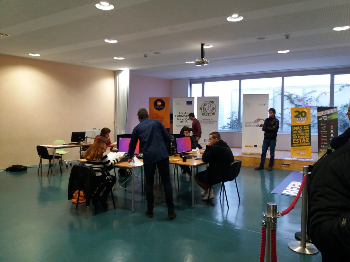 EDUN_IB's tweet photo. Iniciam la darrera jornada #Balearskills16 a l'IES Manacor amb Suport de xarxes i Disseny web https://t.co/73AYPn7KUo