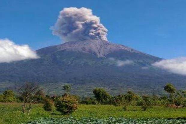 laporannews's tweet photo. https://t.co/xd6CvhXRmx - Keluarkan Abu Vulkanik, Gunung Kerinci Status Siaga II https://t.co/zYeunPmvbg https://t.co/QH2WAjIXlR