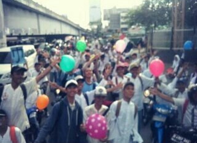 bhatrix49dm's tweet photo. Sederhana si tp bikin guru ga nyangka,kita yg suka tawuran ngasih surprise @BHATRIX837 @Bhatrix492 @STMBhatrix1910 https://t.co/c1liCLuuik