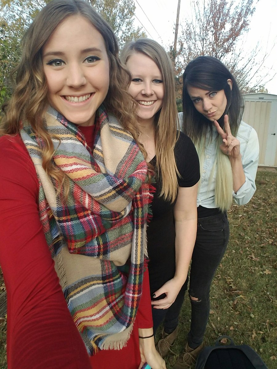racheleliz14's tweet photo. Love y'all more than Kathryn loves green bean casserole 😘 https://t.co/1CnYwPQbyc