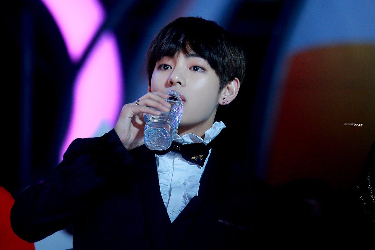 HQ_BTS's tweet photo. 161119
#뷔 
#김태형 
#방타소년단 https://t.co/qr5P96qxfl