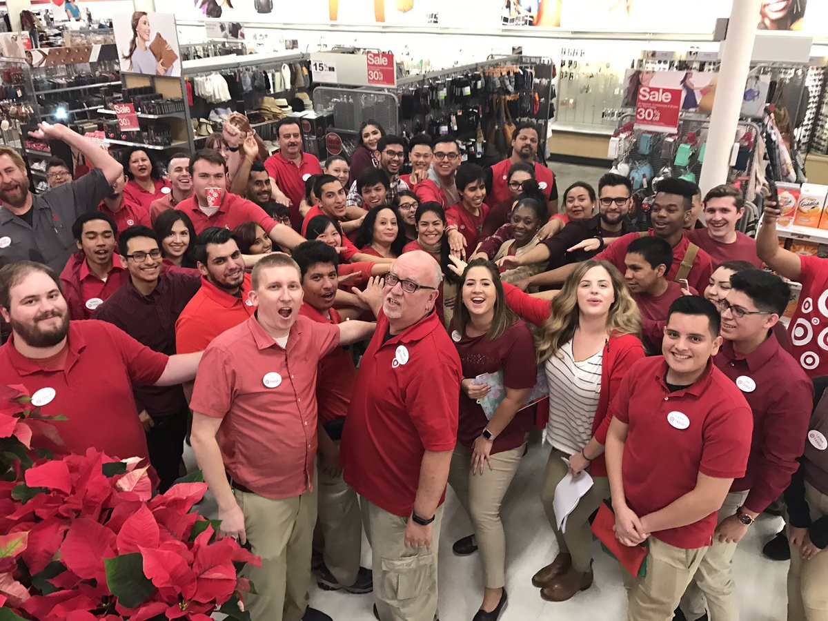 JohnelleHiggins's tweet photo. 286 Dream Team having the best thanksgiving with our Target family ❤️❤️ #SquadGoals https://t.co/OlBr4CmWak