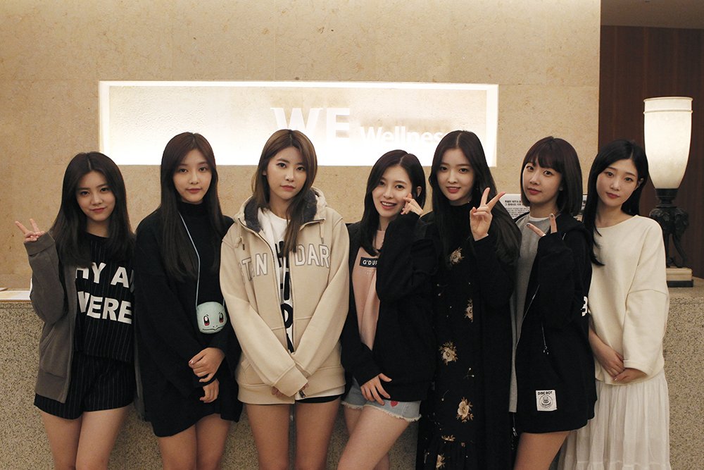 DIA_intl's tweet photo. [PHOTO] Naver Starcast
#DIA #다이아 Camping with #AID #에이드 in Jeju Island https://t.co/o5cYacYWLy