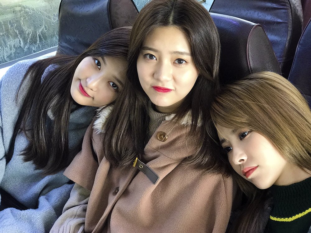DIA_intl's tweet photo. [PHOTO] Naver Starcast
#DIA #다이아 Camping with #AID #에이드 in Jeju Island https://t.co/o5cYacYWLy