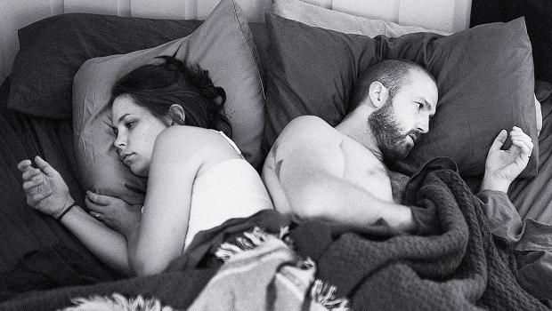 FastCompany's tweet image. This photographer removes our phones from his photos to show us how addicted we are: buff.ly/2fOLoTP