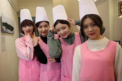 DIA_intl's tweet photo. [PHOTO] Naver Starcast
#DIA #다이아 Camping with #AID #에이드 in Jeju Island https://t.co/6uMVZNSXjs