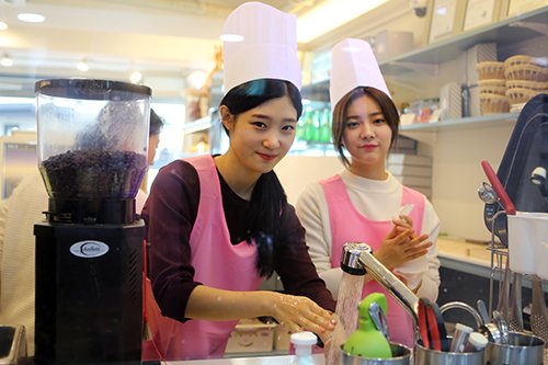 DIA_intl's tweet photo. [PHOTO] Naver Starcast
#DIA #다이아 Camping with #AID #에이드 in Jeju Island https://t.co/vWjKYBOawo