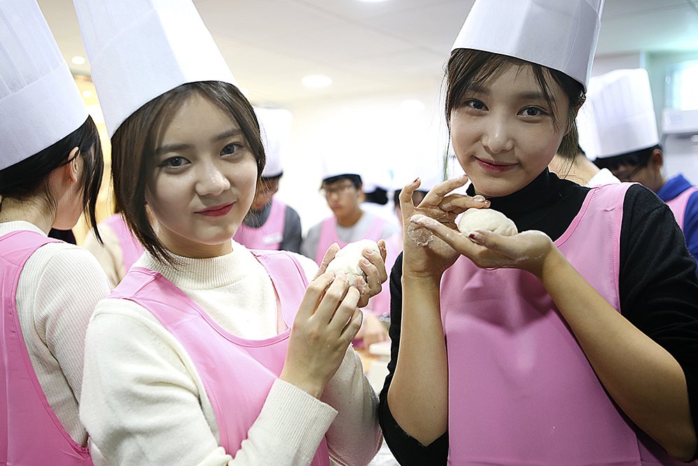 DIA_intl's tweet photo. [PHOTO] Naver Starcast
#DIA #다이아 Camping with #AID #에이드 in Jeju Island https://t.co/vWjKYBOawo