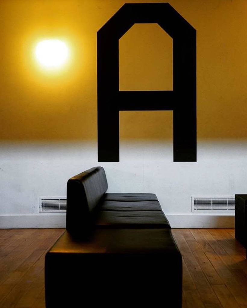 avouspoitiers's tweet photo. TAP par @catherinej86
#tappoitiers
#poitierssecret16
#jaune #minimal
#igers #igers_poiti… https://t.co/YulnvspemP https://t.co/uJbSbju5pp