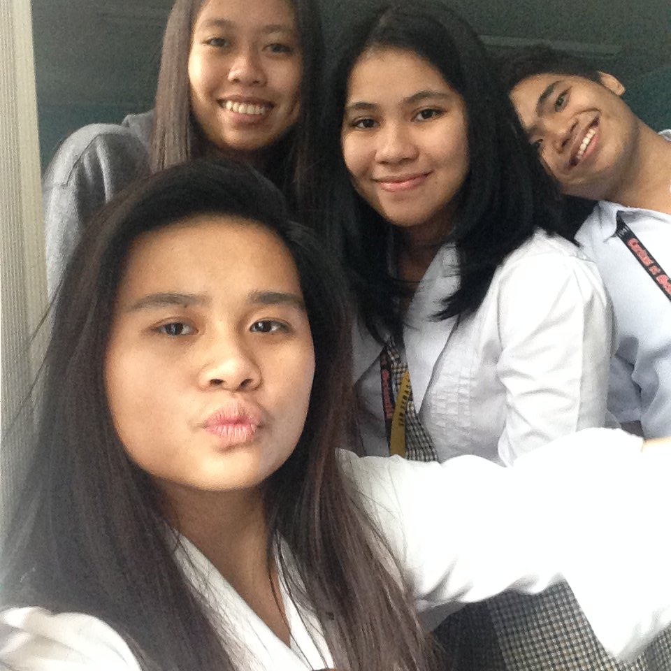 gremlynes's tweet photo. Add a caption 😂😅 2/4 @RamosVhino @JadeNabing @_rizette  #alliah https://t.co/j9LNmIGpQX