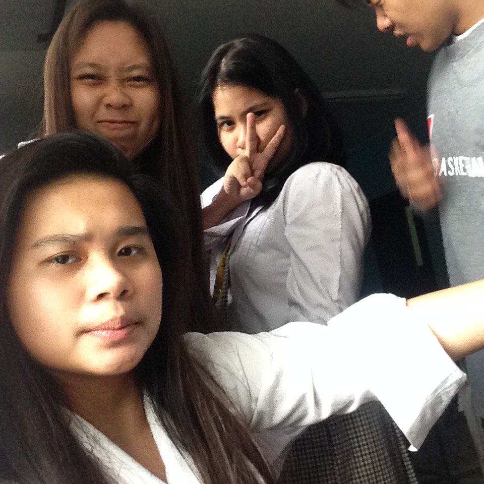 gremlynes's tweet photo. Add a caption 😂😅 2/4 @RamosVhino @JadeNabing @_rizette  #alliah https://t.co/j9LNmIGpQX