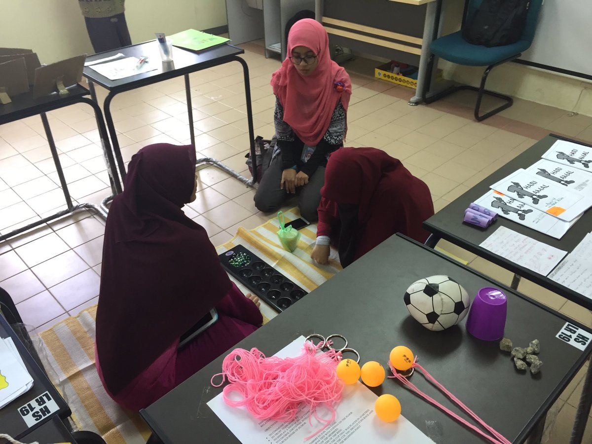 psychbazaar16's tweet photo. Hey! Tengah lunch kat HS Cafe ke tu? Jangan lupa singgah HS Square untuk melihat pameran dan bermain games yang disediakan di Psych Day 16! https://t.co/aYq9UuR4Aa