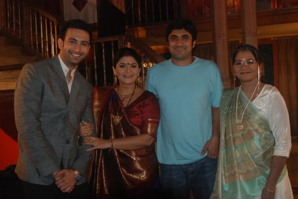 NandishSandhuFC's tweet photo. Uttaran Moments 😘 #ThrowBack #Uttaran #Veer #LovelyMoments #BestSerialEver #MissingThemSoMuch @nandishsandhu @ColorsTV https://t.co/Y2Yx1MRH7K