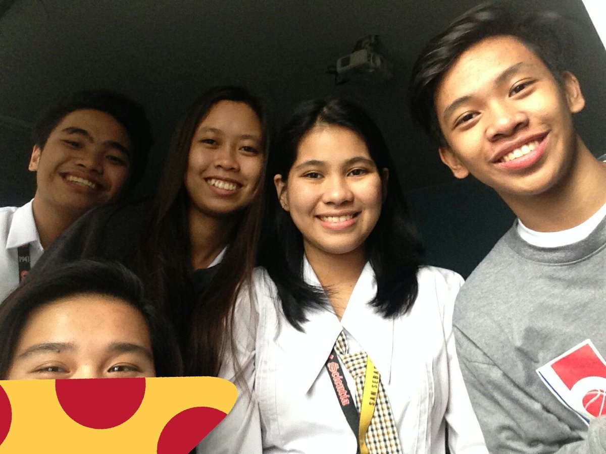 gremlynes's tweet photo. Add a caption 3/4 😂😅 @RamosVhino @JadeNabing @_rizette #alliah https://t.co/q3QQHkQqqt
