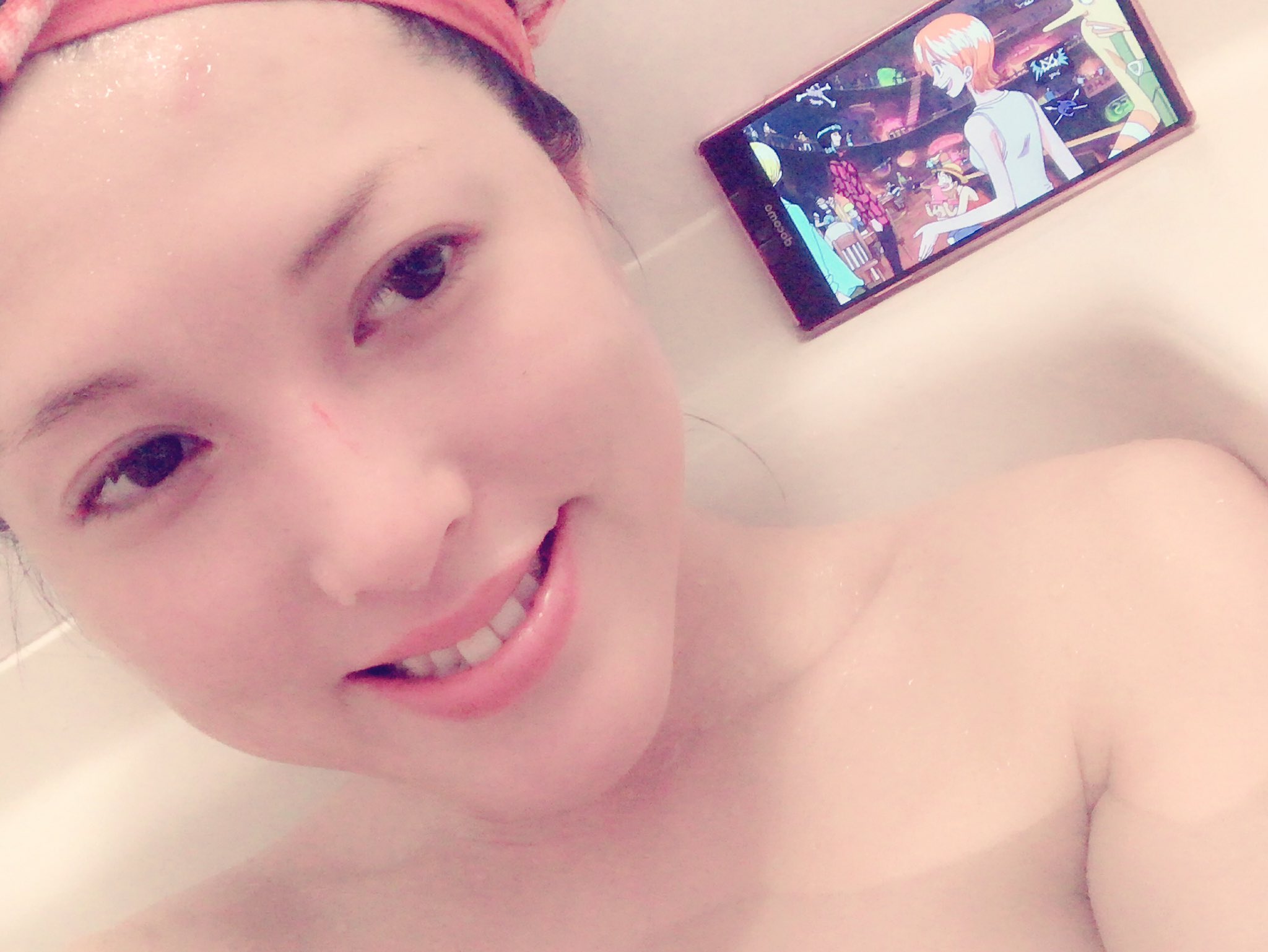 可愛ゆりあ リク撮受付中 半身浴 Amp 塩風呂now マンガ読み終わってhuluでワンピース映画見てるよ Hulu ワンピース好きと繋がりたい ワンピース グラドル自画撮り部 塩風呂 半身浴 Huluワンピース T Co Oouhg3x9pb Twitter