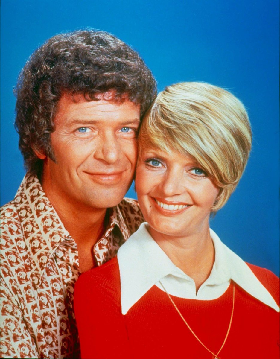 WHOmagazine's tweet photo. Famous TV mum and #TheBradyBunch matriarch #FlorenceHenderson has died aged 82. The actress passed away surrounded by friends and family. https://t.co/596GbGwjzI