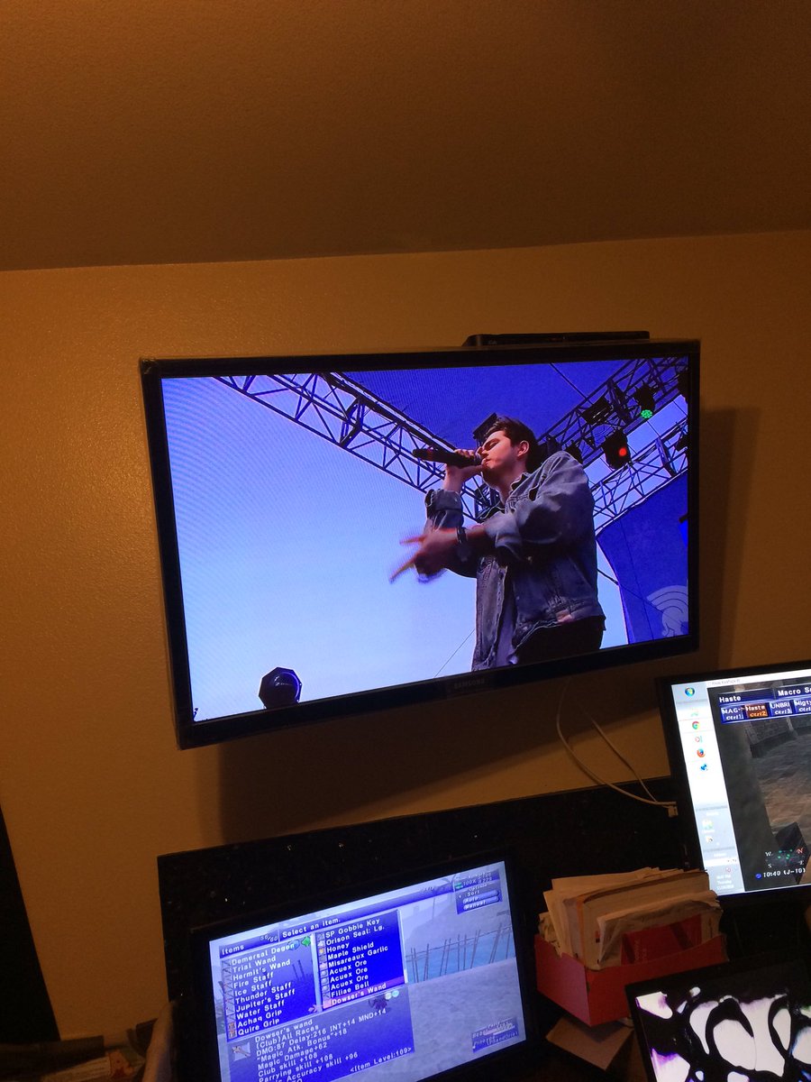 BeforeYuSupport's tweet image. Haven't seen them in a while and they suprised us on TV ! Great way to end Thanksgiving ❤️🦃 @beforeyouexit